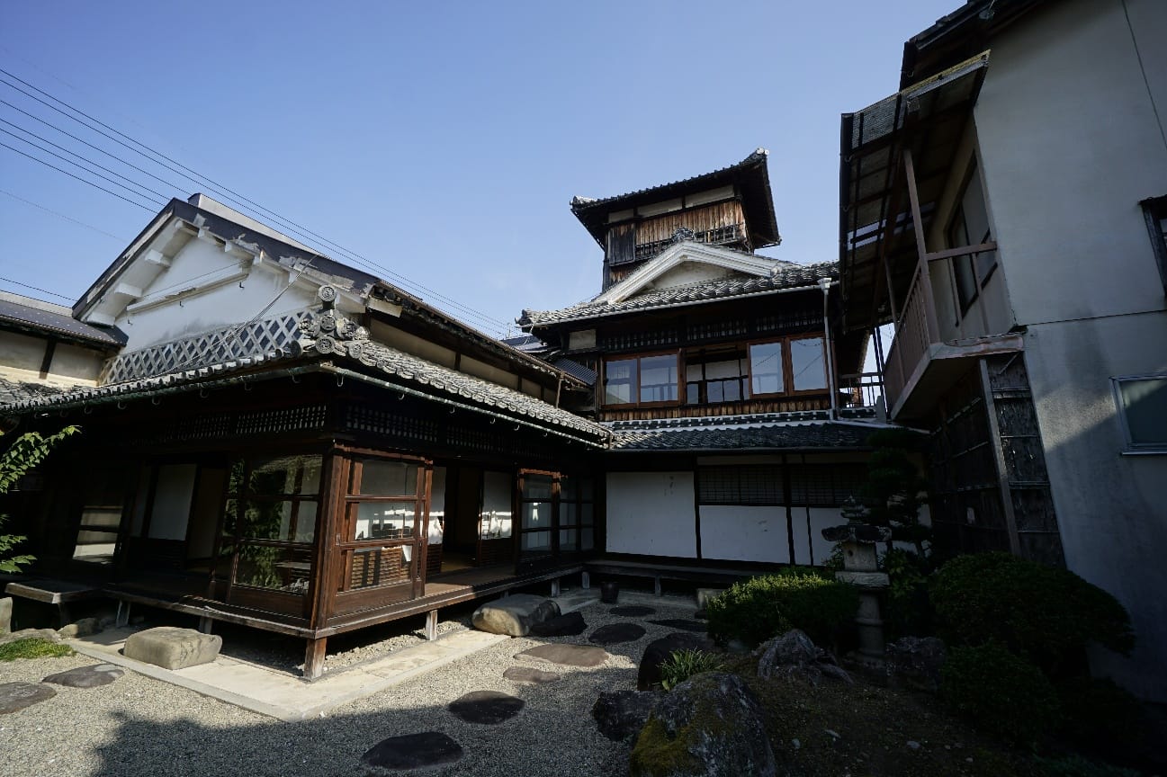 主屋中庭